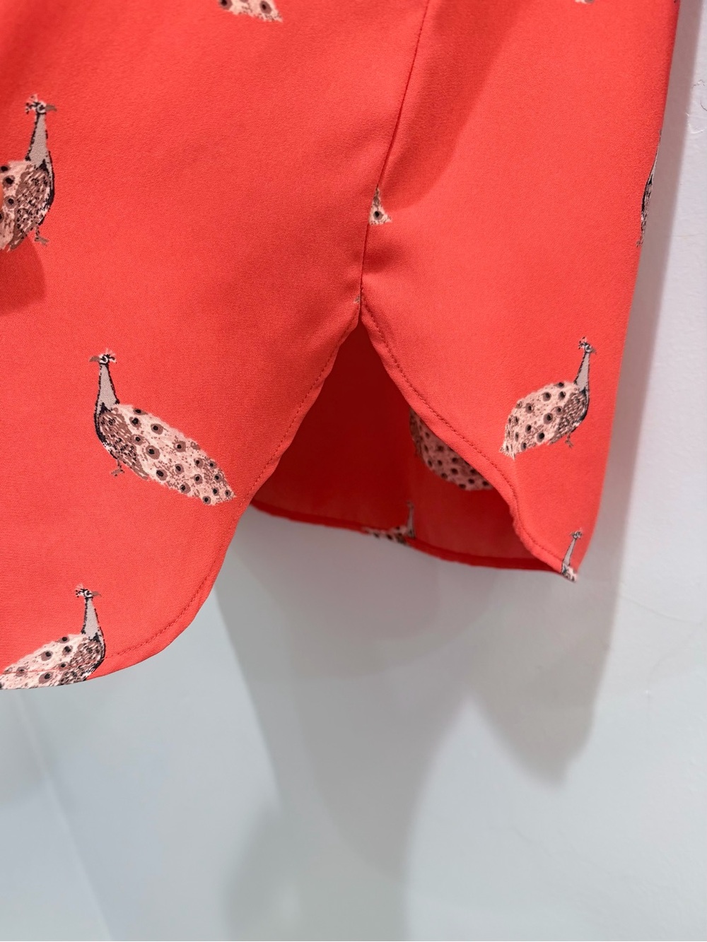 Sold LOFT Peacock Print Coral Pleated Long Sleeve Blouse Pink Boat Neck Whimsy - Picture 6 of 10